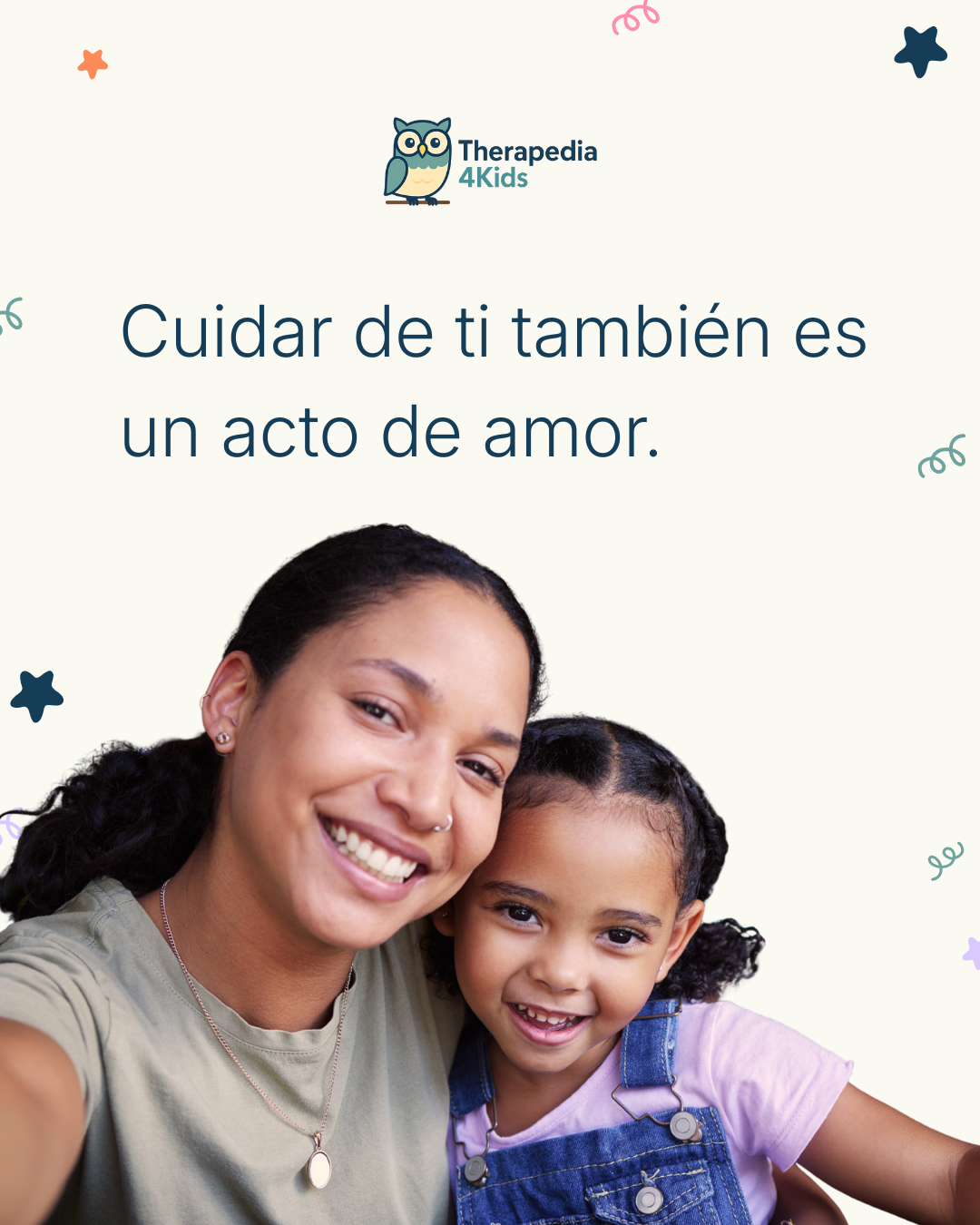 Madre e hija sonriendo, acompañadas por Therapedia4Kids